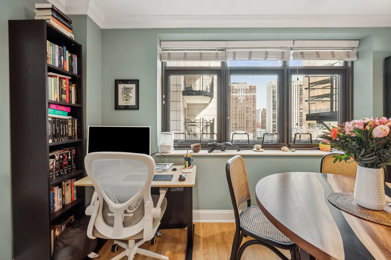 40 E DELAWARE Place 904 IL