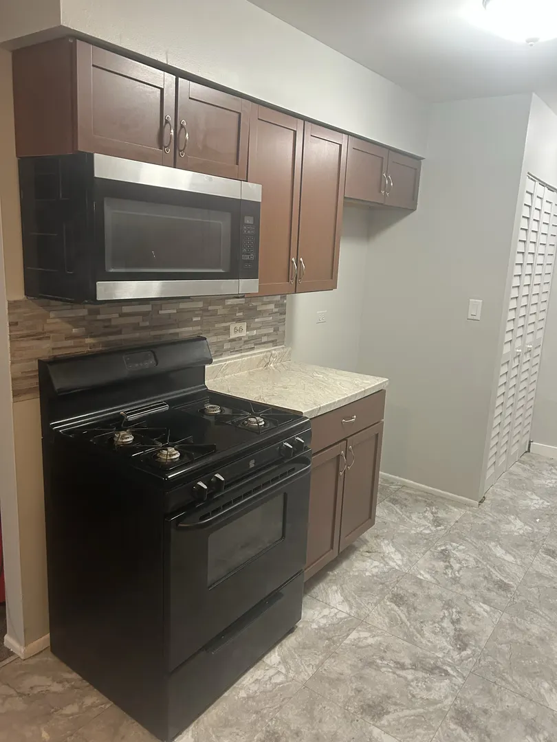 711 Driftwood Court IL