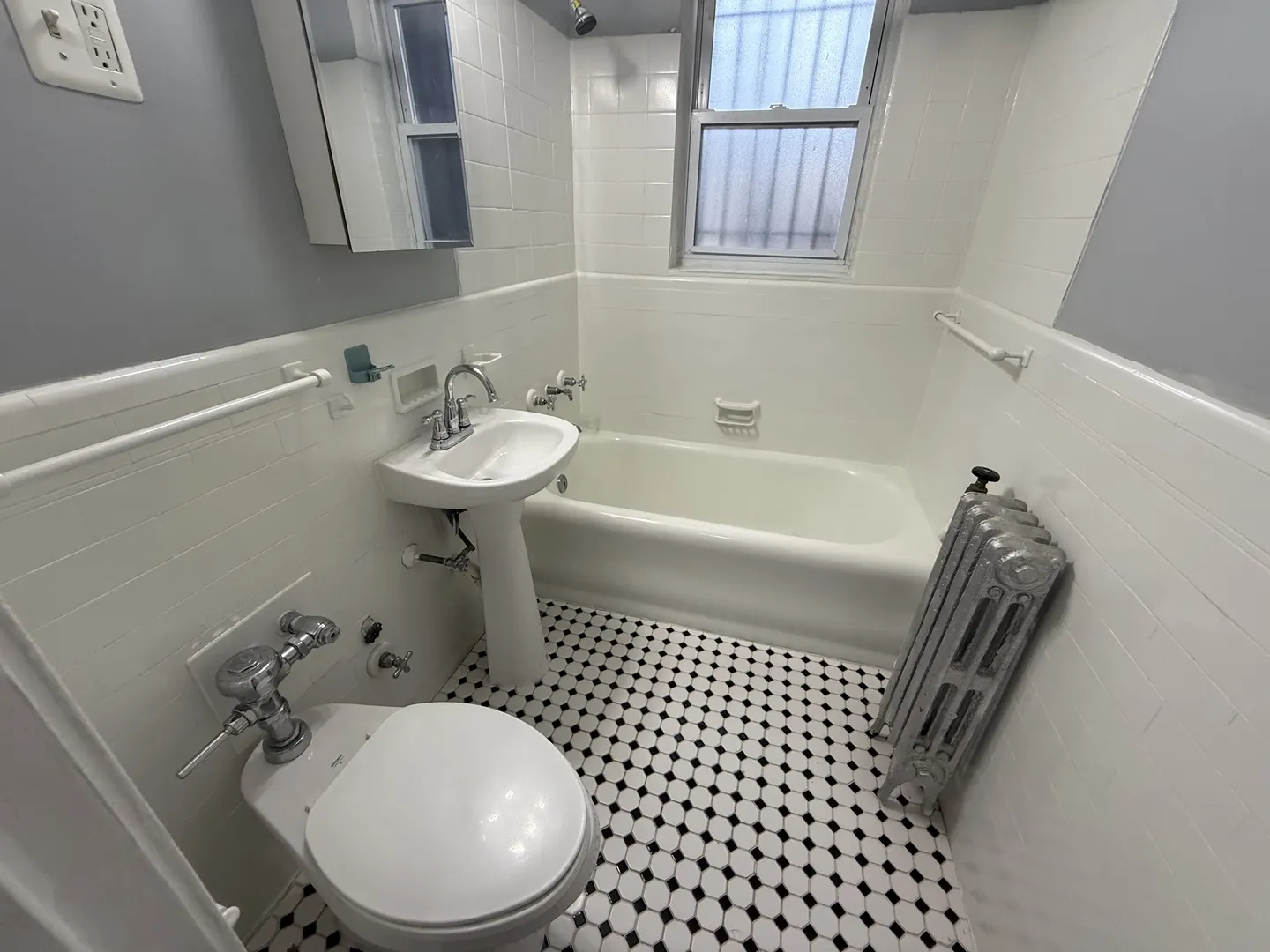 6930 N Greenview Avenue 411 IL