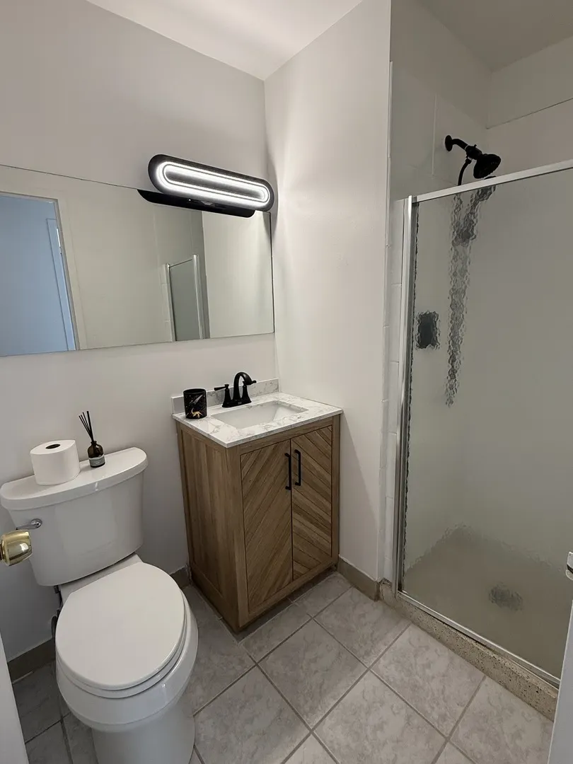 4343 N Clarendon Avenue 602 IL