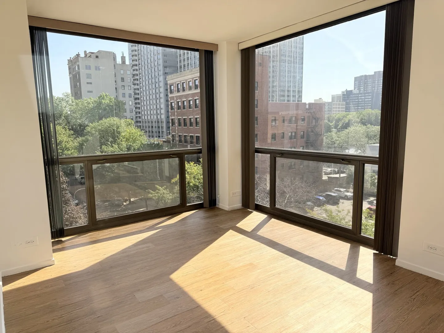 4343 N Clarendon Avenue 602 IL