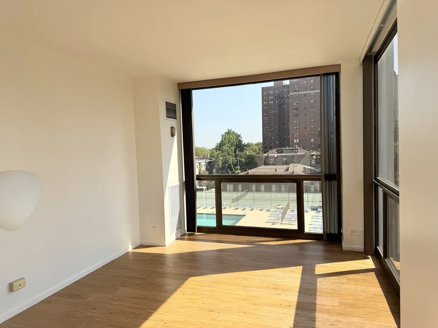 4343 N Clarendon Avenue 602 IL