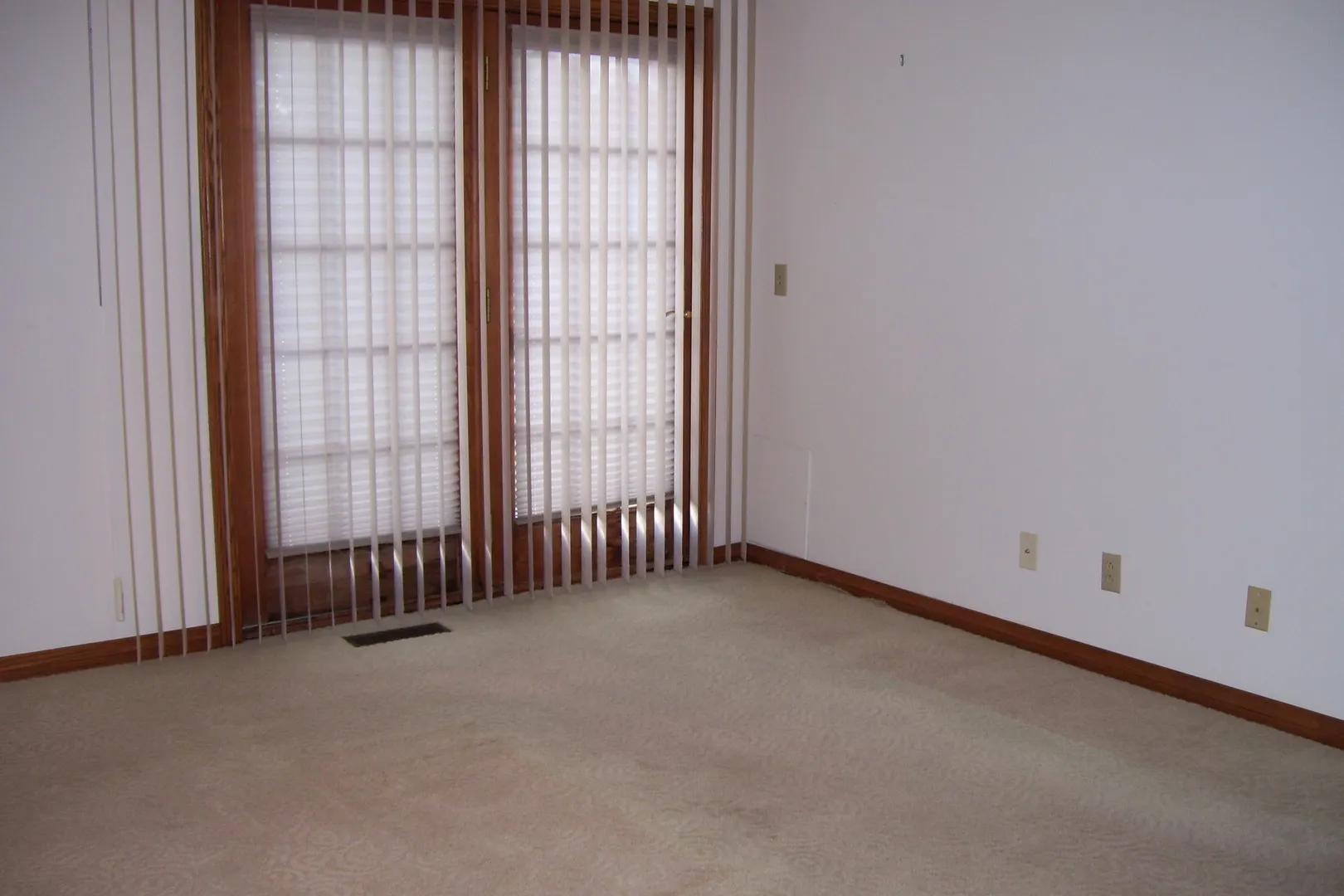 304 N CHAUCER Boulevard IL