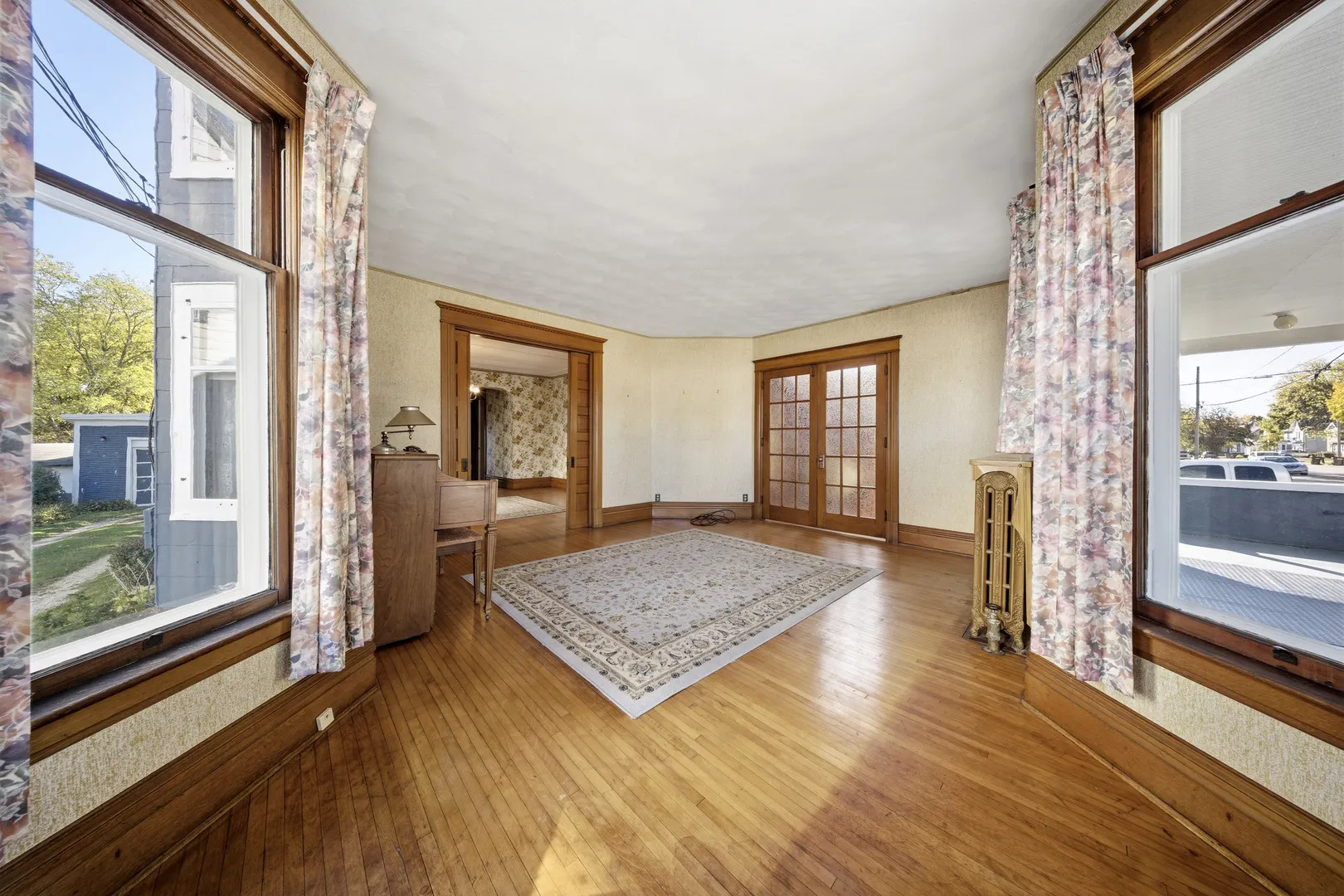 220 W Lincoln Avenue IL