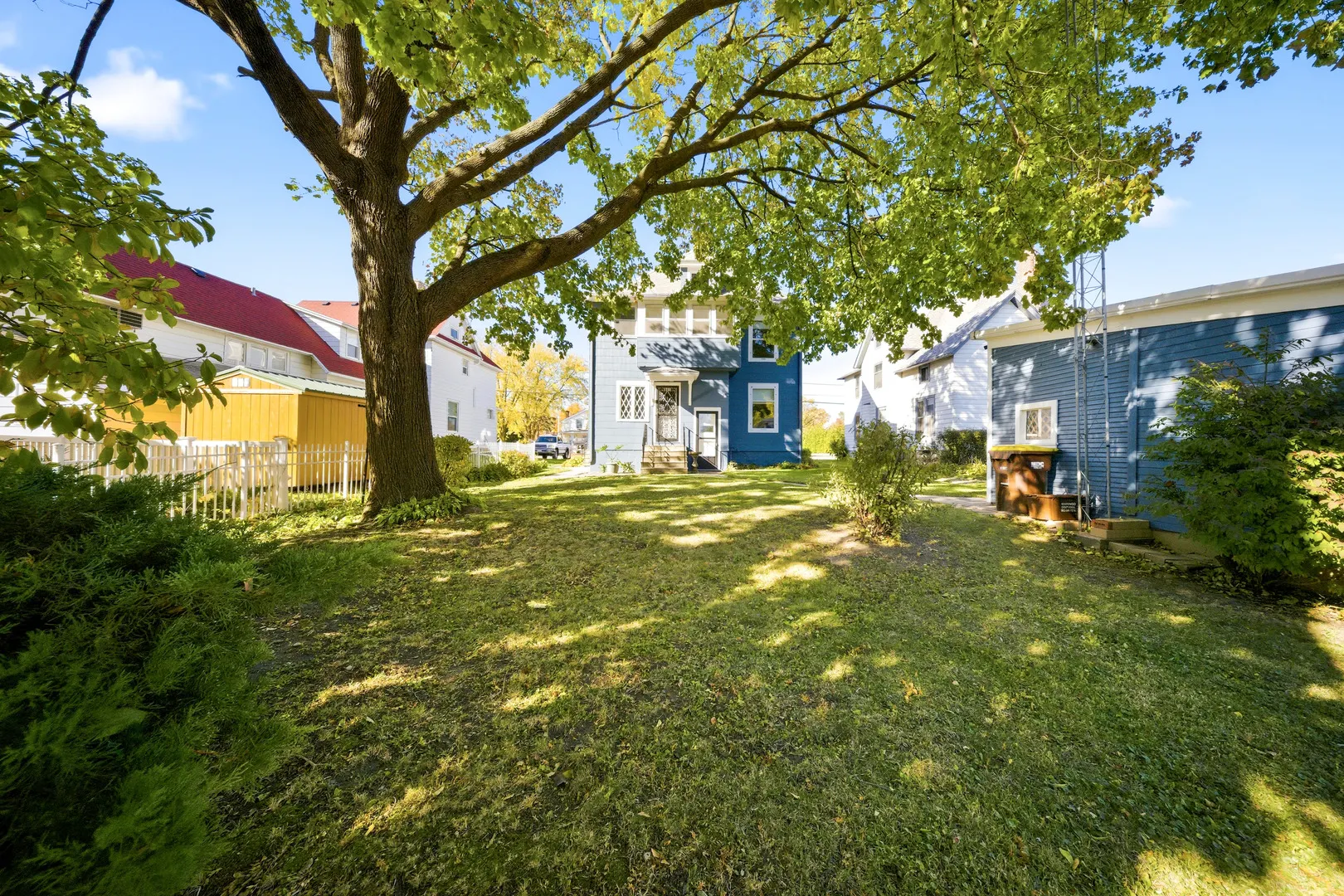 220 W Lincoln Avenue IL