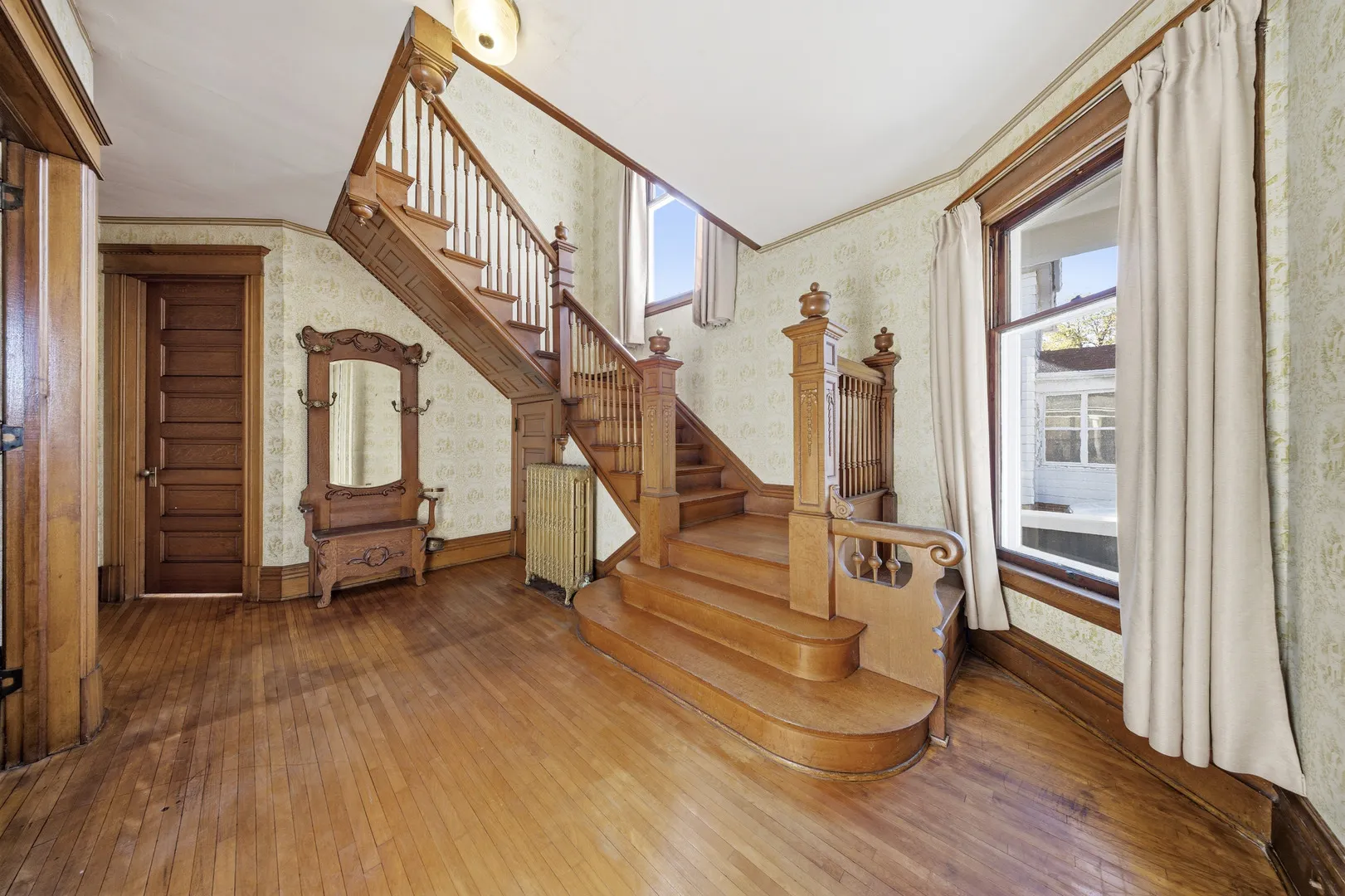 220 W Lincoln Avenue IL