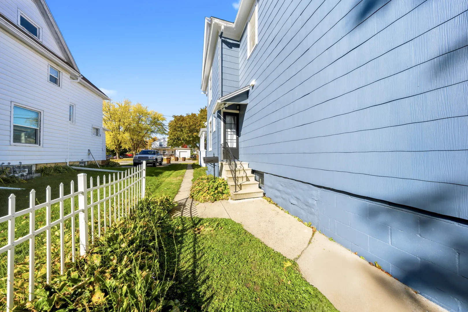 220 W Lincoln Avenue IL