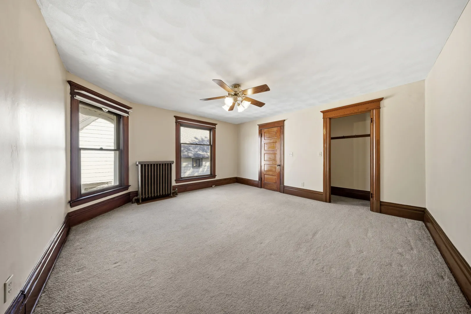 220 W Lincoln Avenue IL