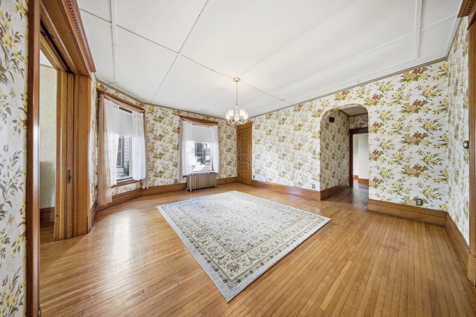 220 W Lincoln Avenue IL