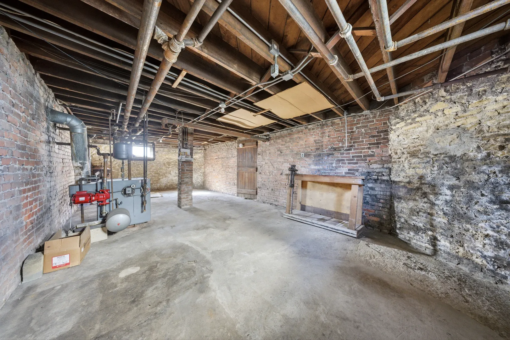 220 W Lincoln Avenue IL