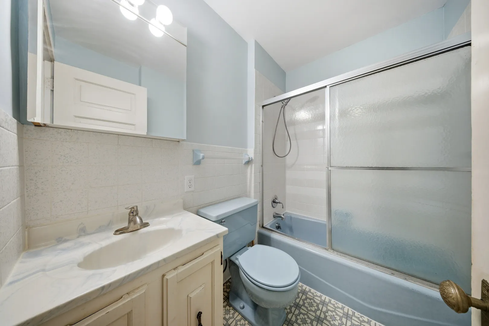 220 W Lincoln Avenue IL