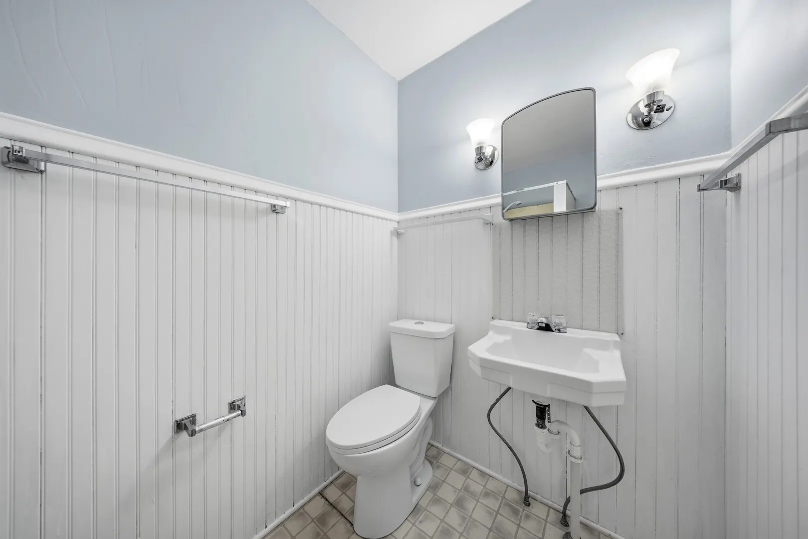 220 W Lincoln Avenue IL