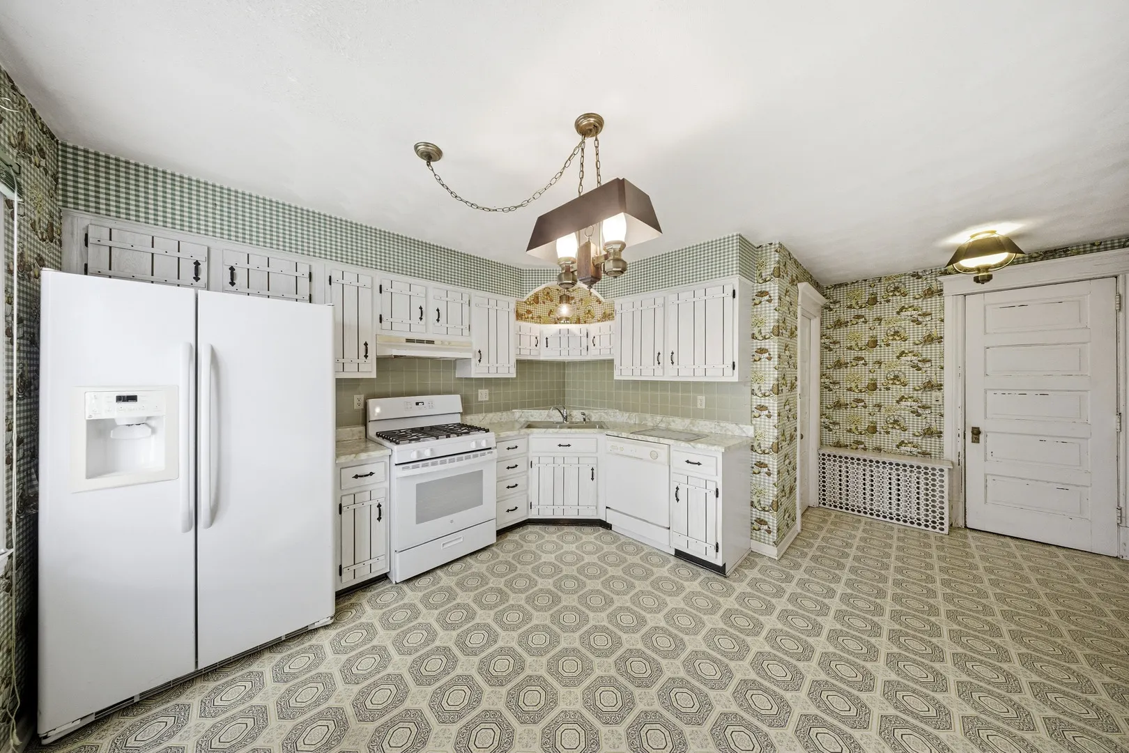 220 W Lincoln Avenue IL