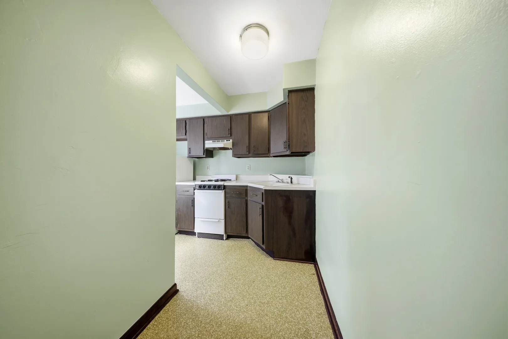 220 W Lincoln Avenue IL