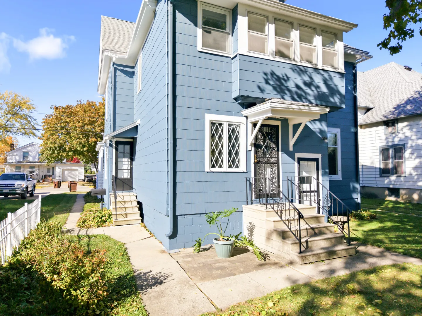 220 W Lincoln Avenue IL