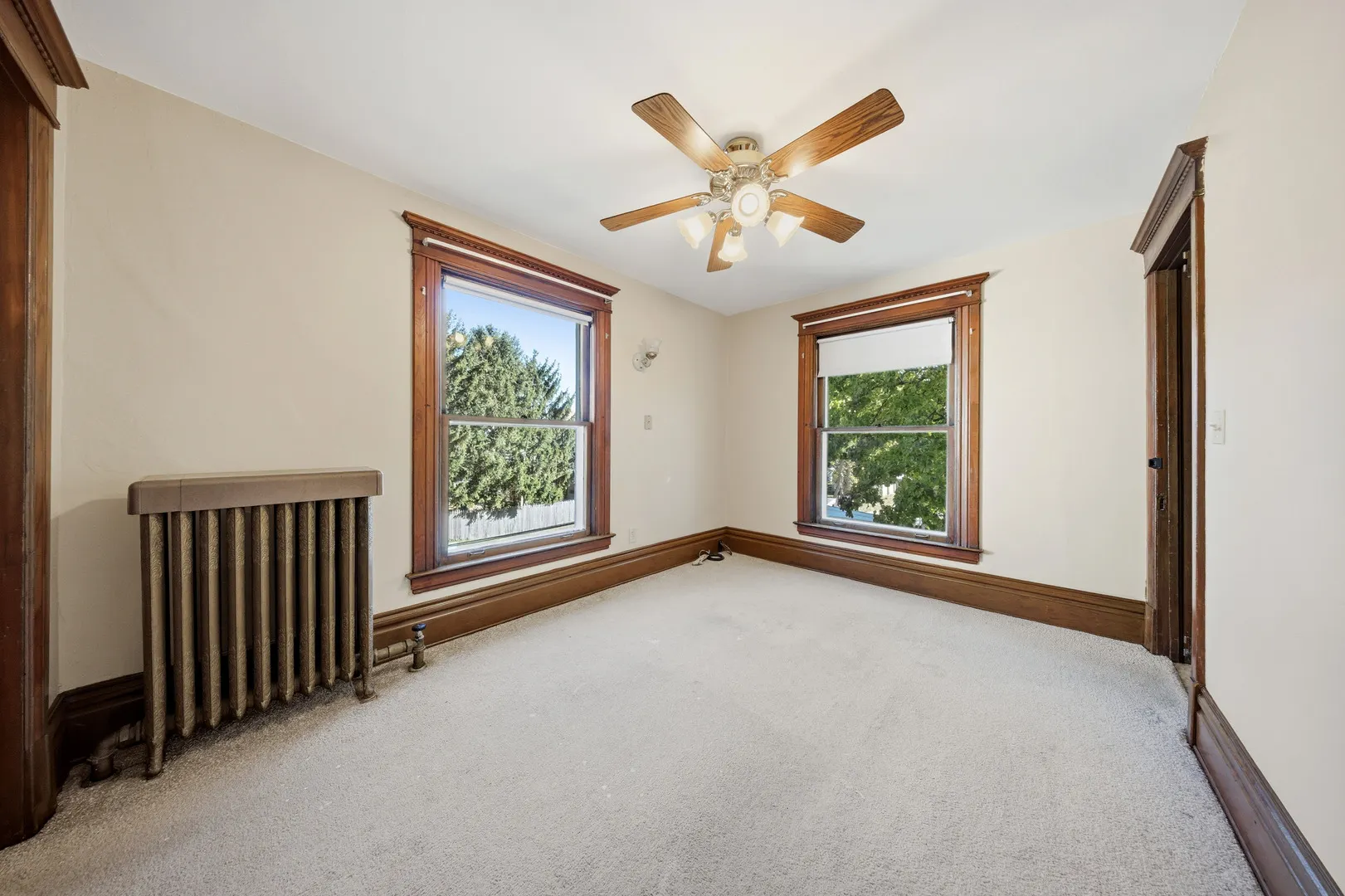 220 W Lincoln Avenue IL