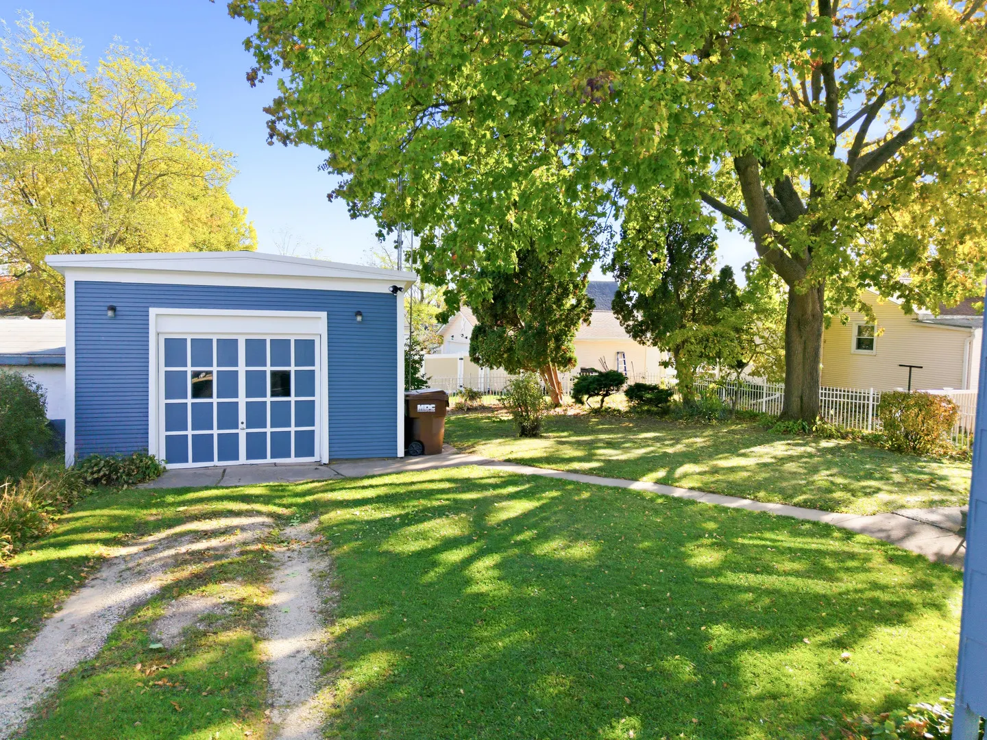 220 W Lincoln Avenue IL