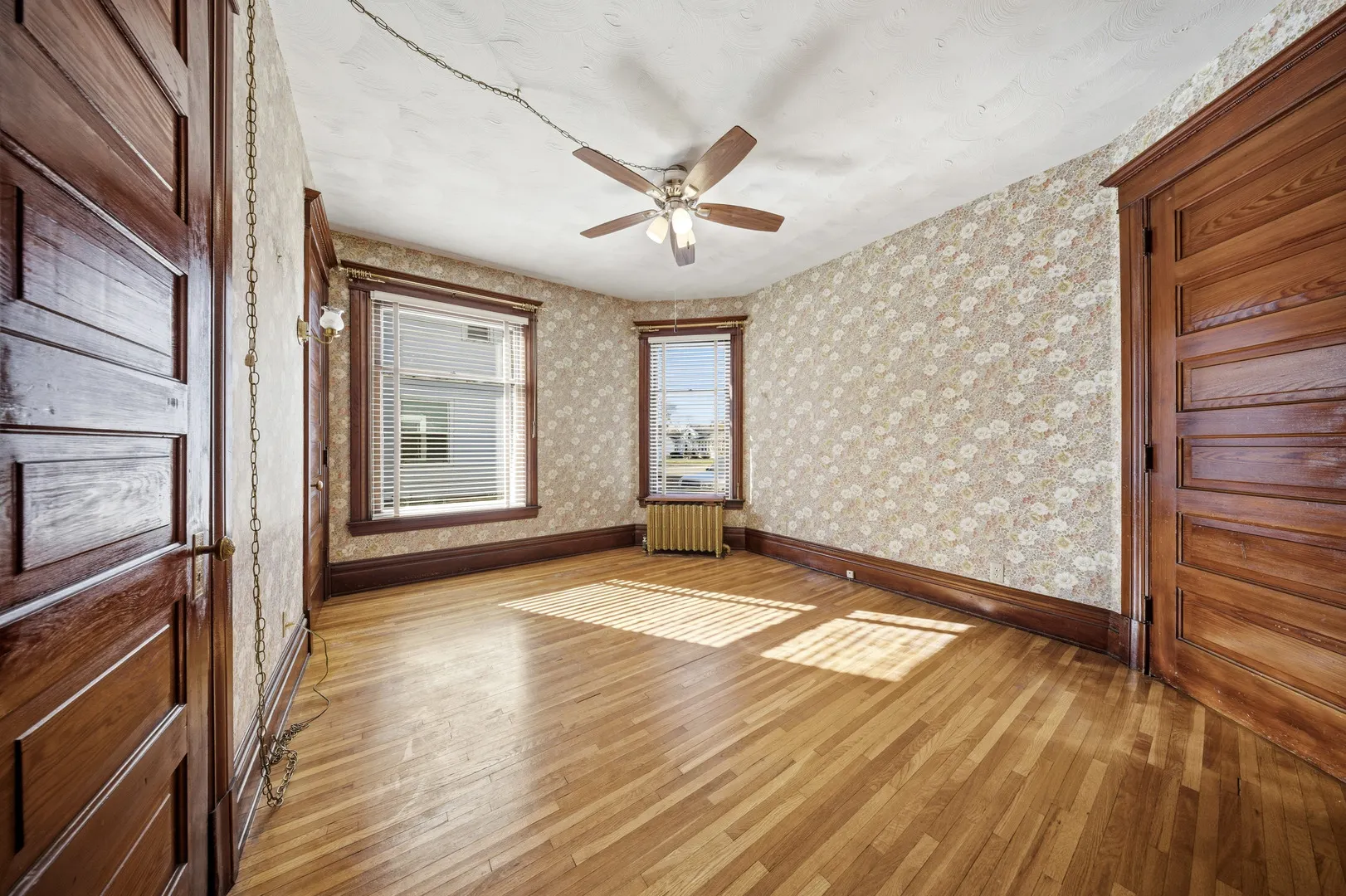 220 W Lincoln Avenue IL