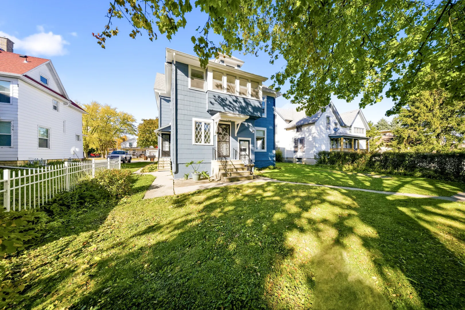 220 W Lincoln Avenue IL