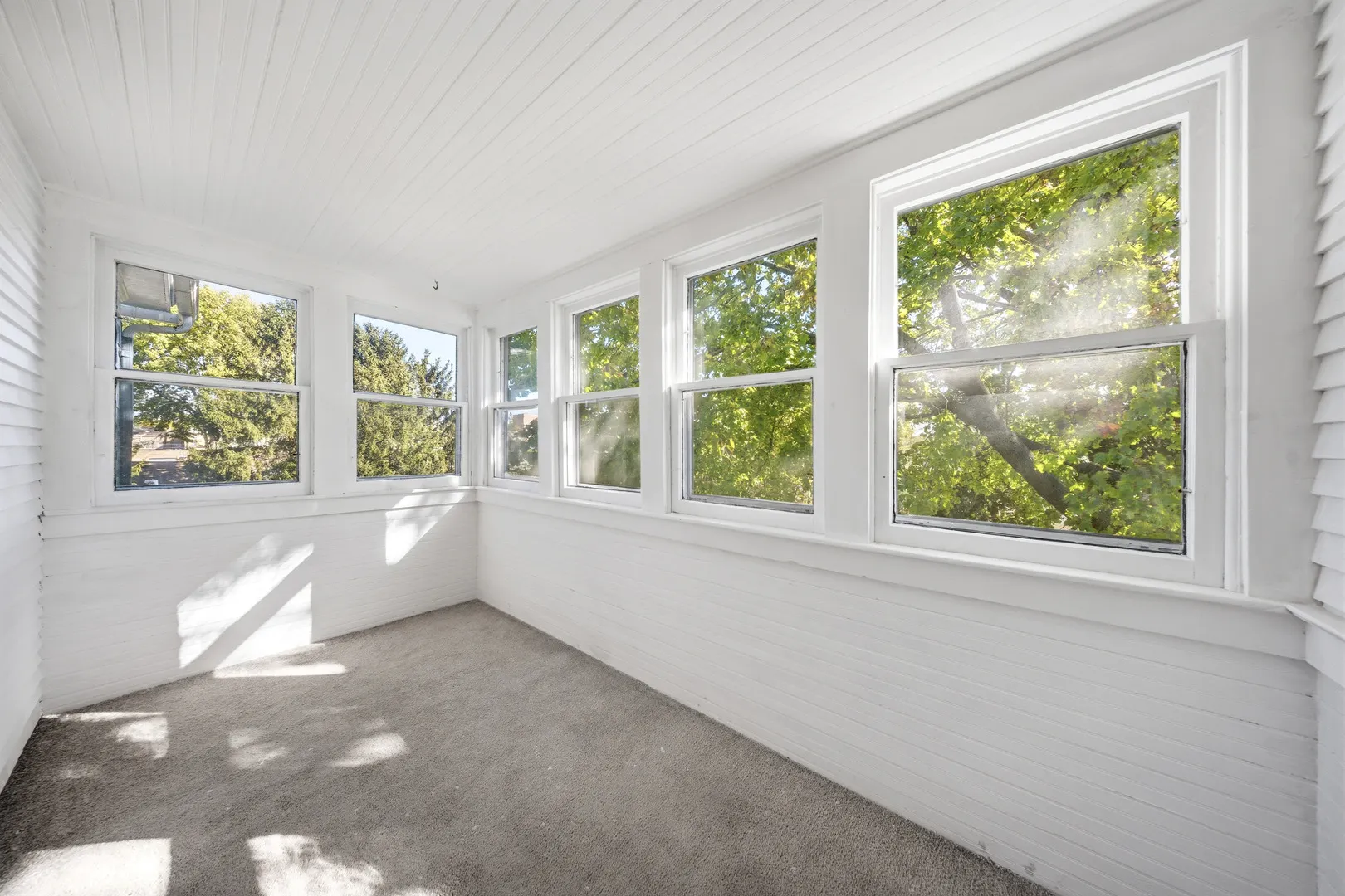 220 W Lincoln Avenue IL