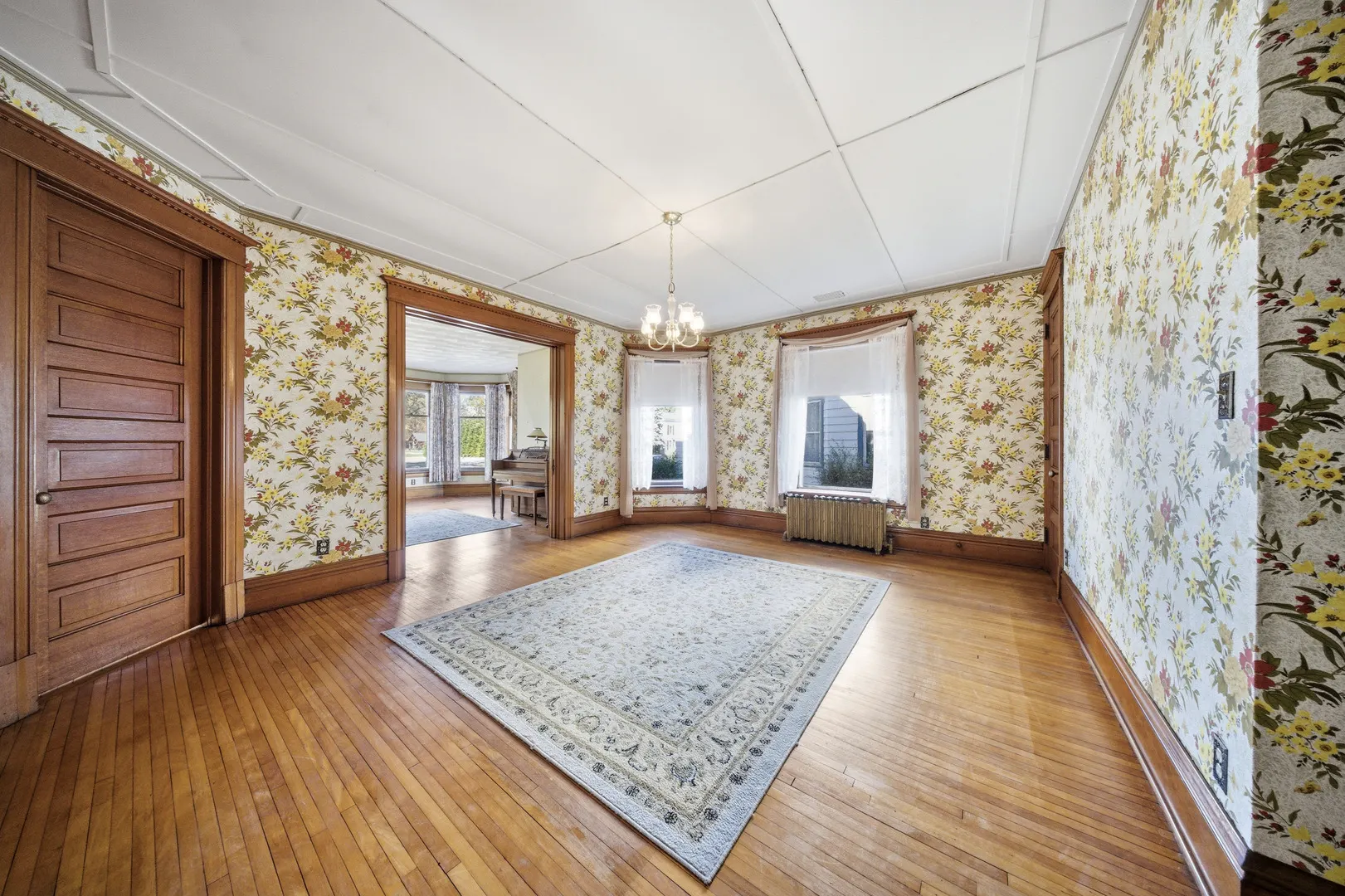 220 W Lincoln Avenue IL