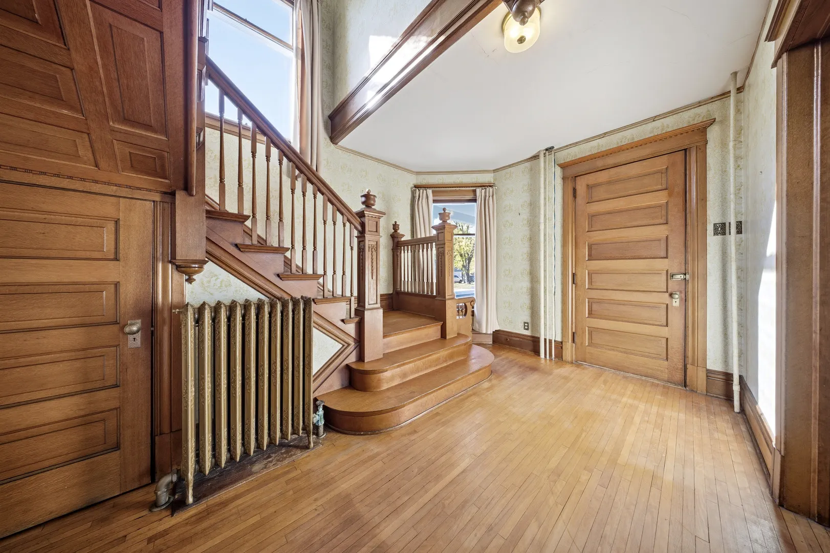 220 W Lincoln Avenue IL