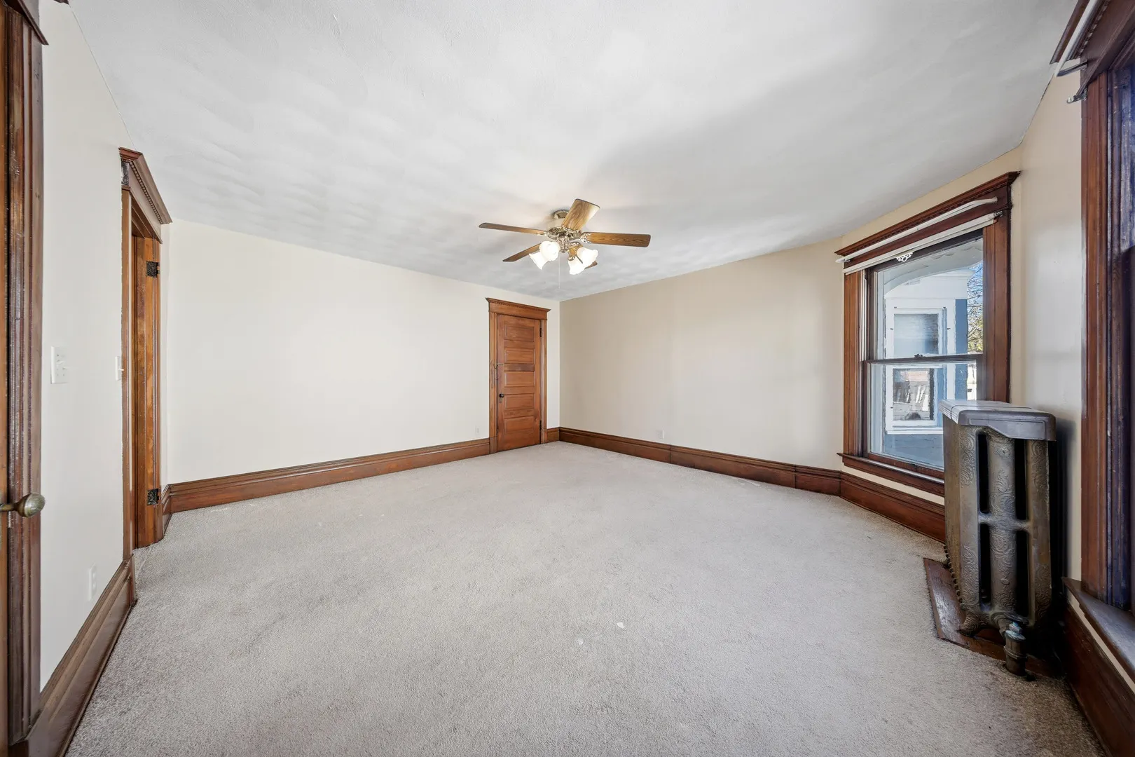 220 W Lincoln Avenue IL