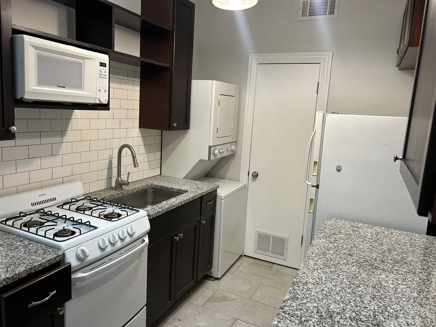 137 S Batavia Avenue D IL