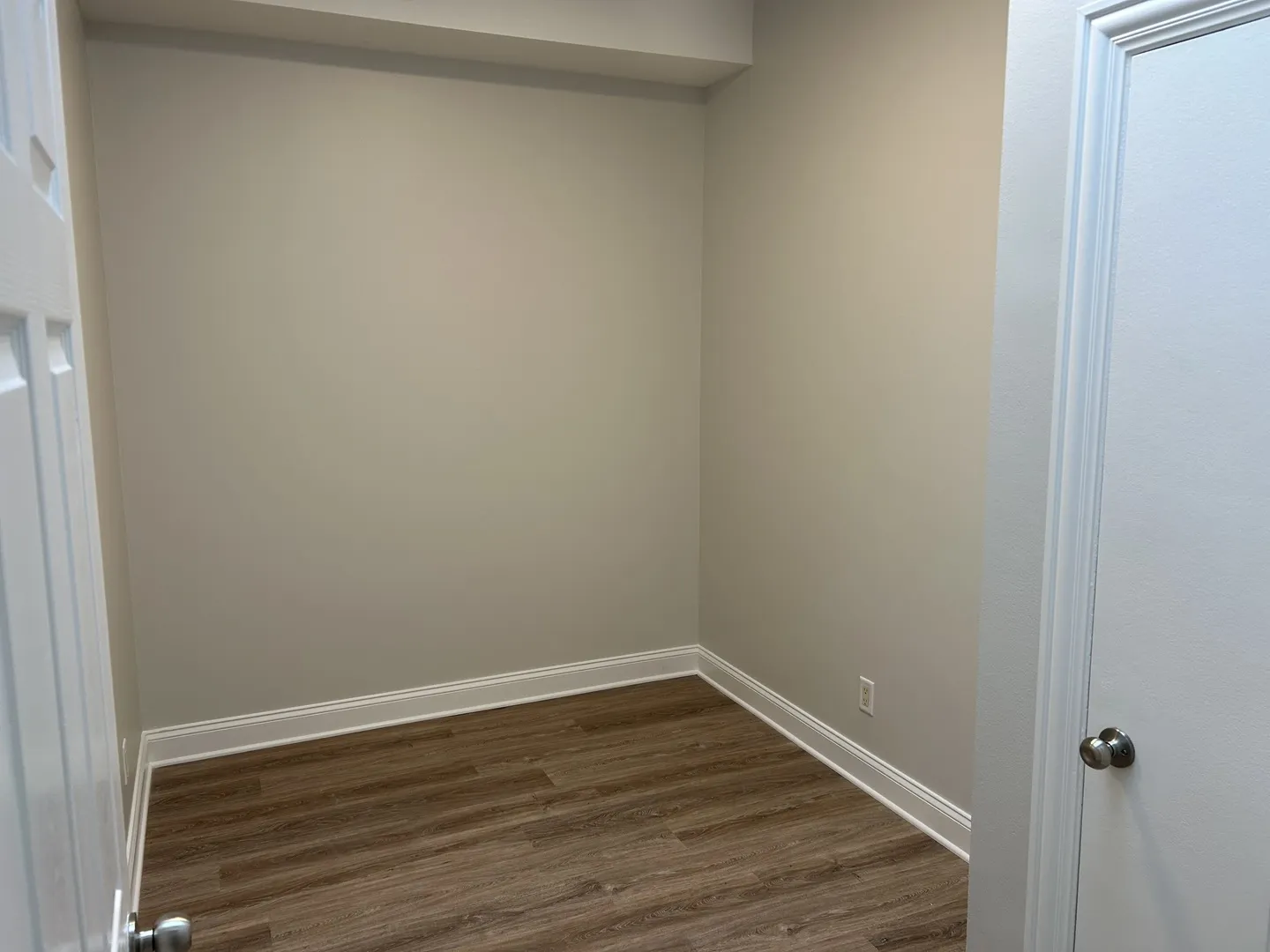 137 S Batavia Avenue D IL