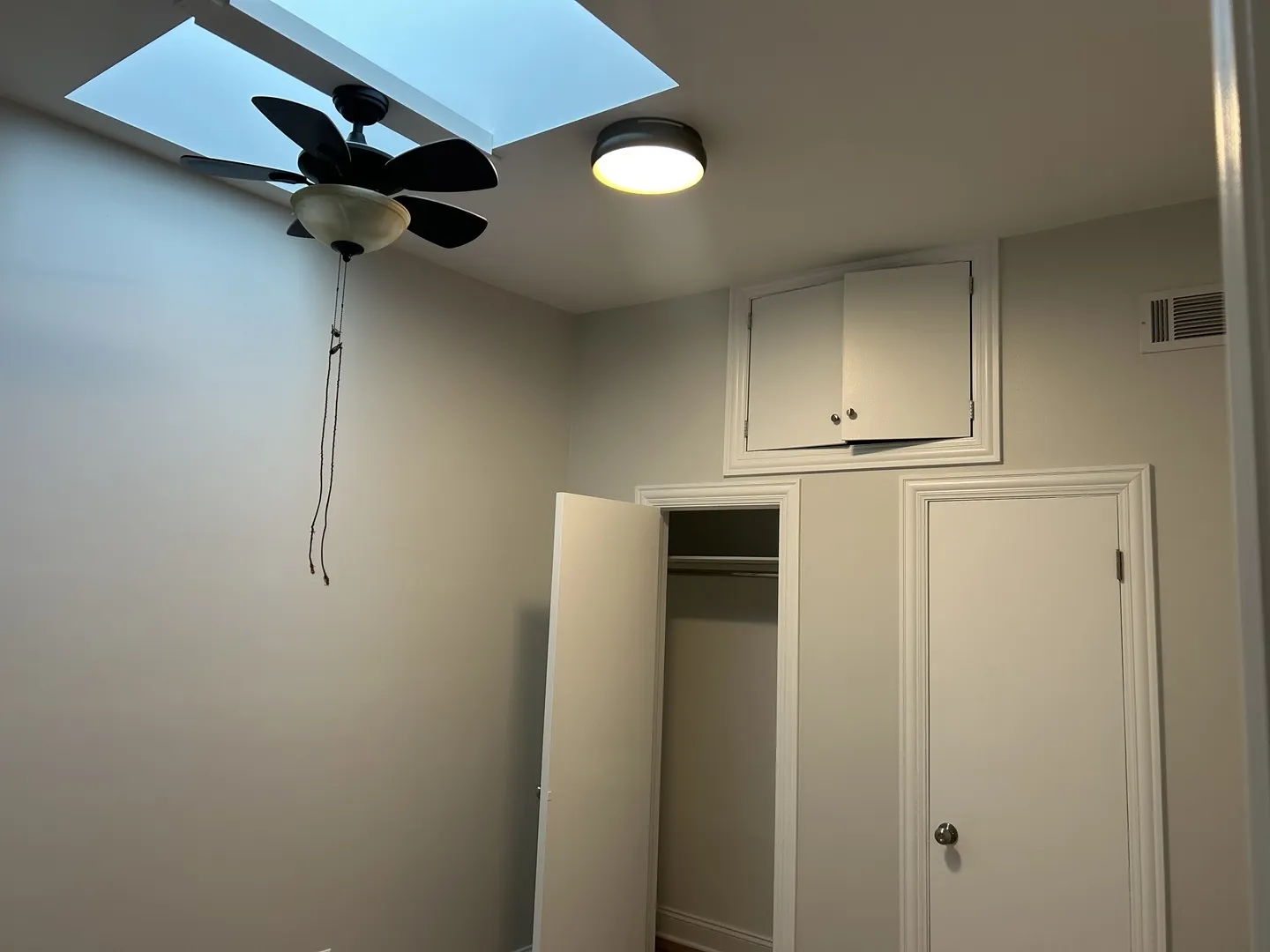 137 S Batavia Avenue D IL