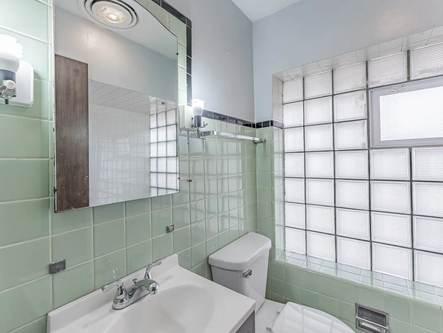 3847 Euclid Avenue IL