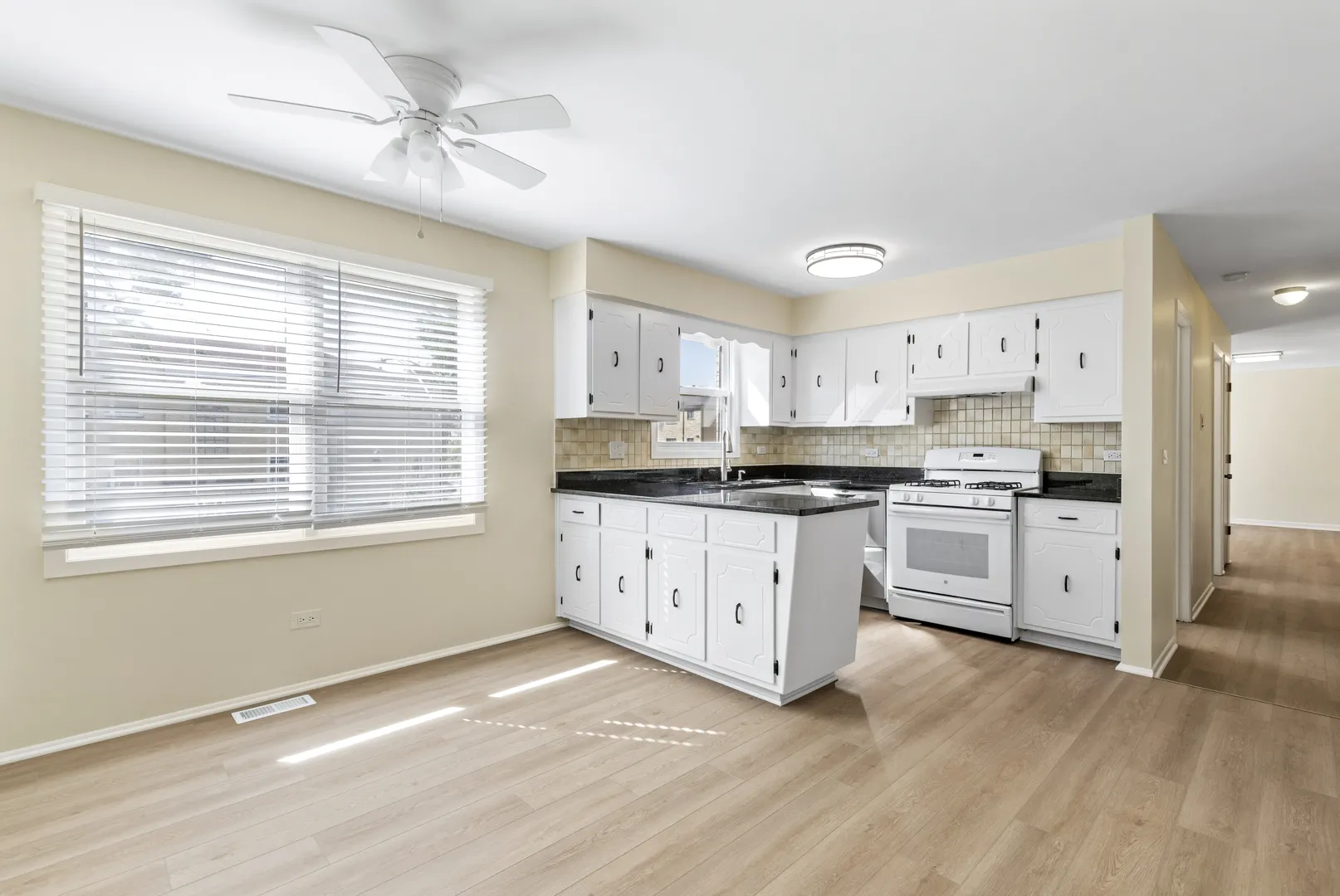 6617 N Northwest Highway 3 IL