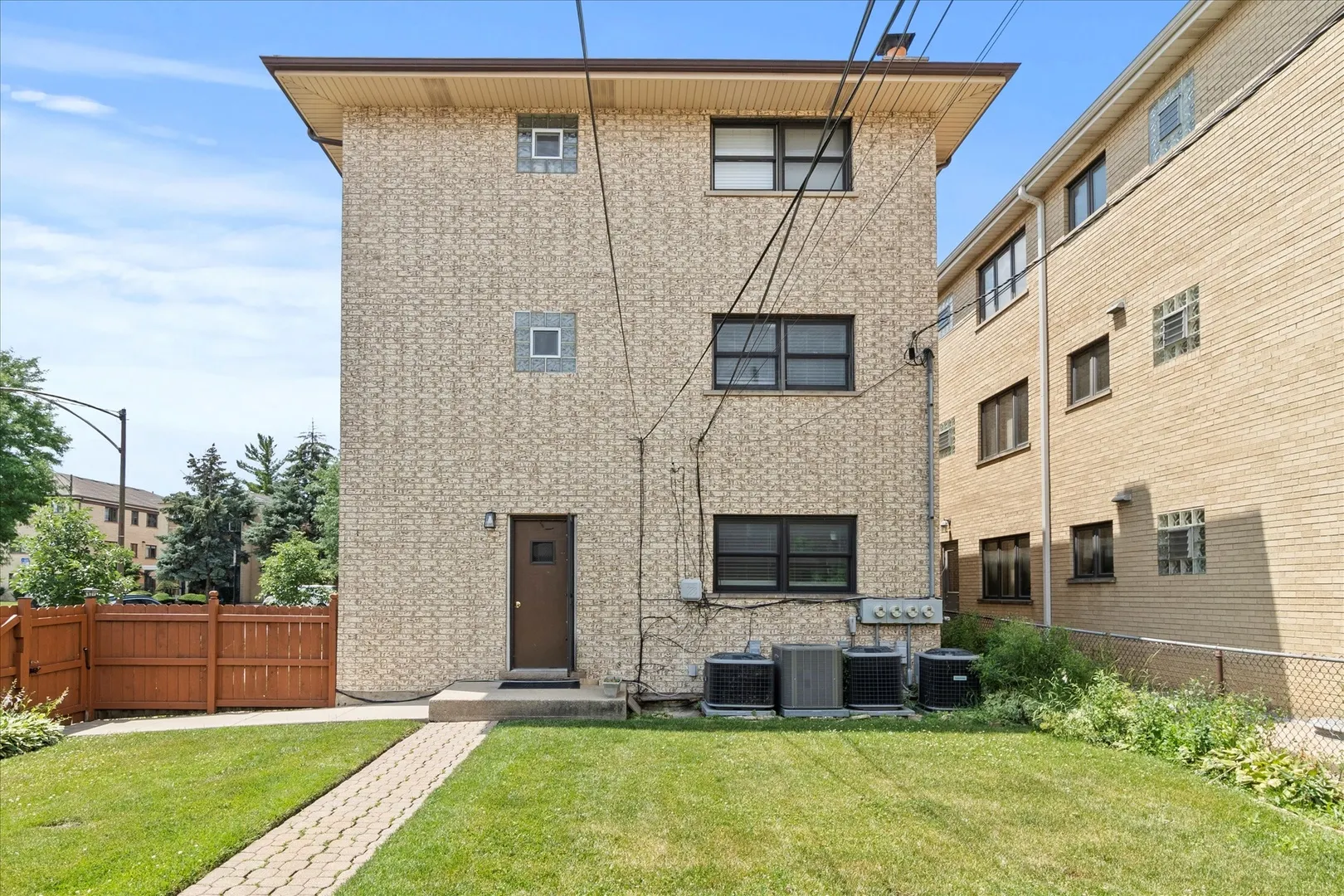 6617 N Northwest Highway 3 IL