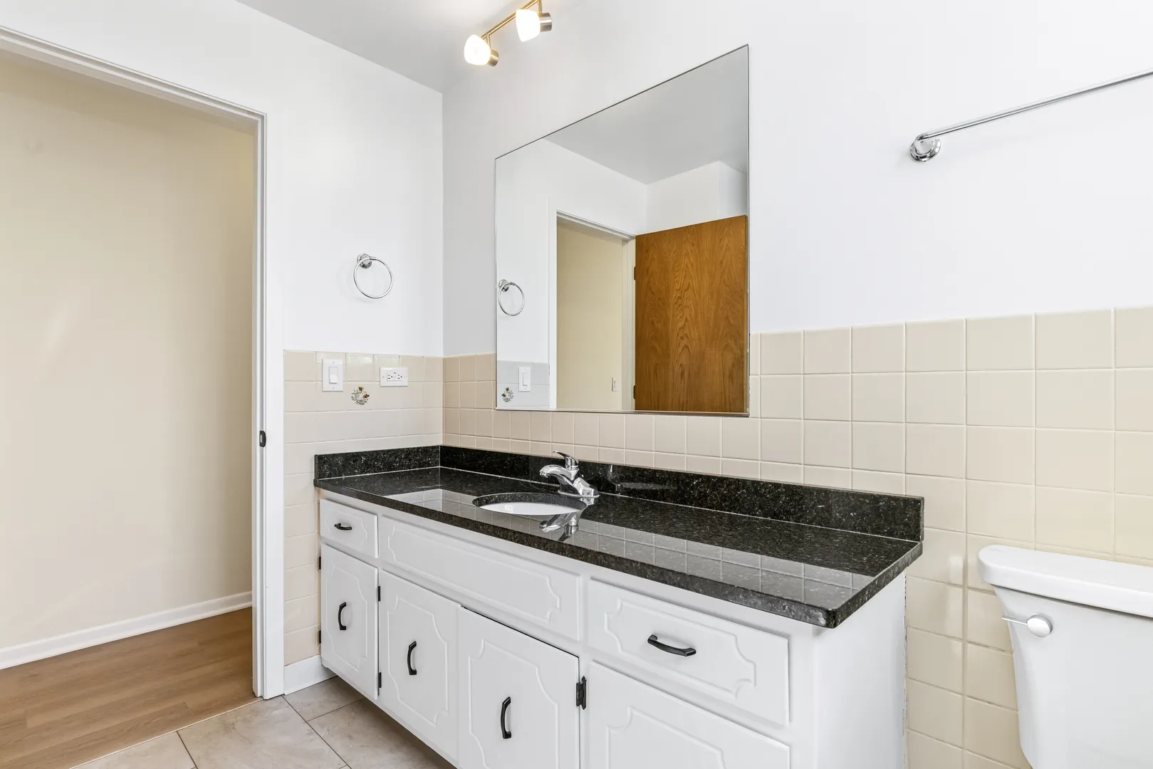 6617 N Northwest Highway 3 IL