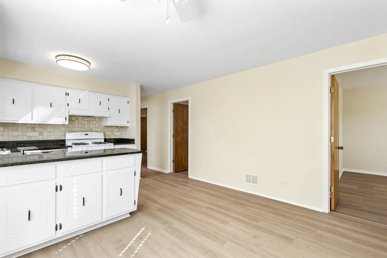 6617 N Northwest Highway 3 IL