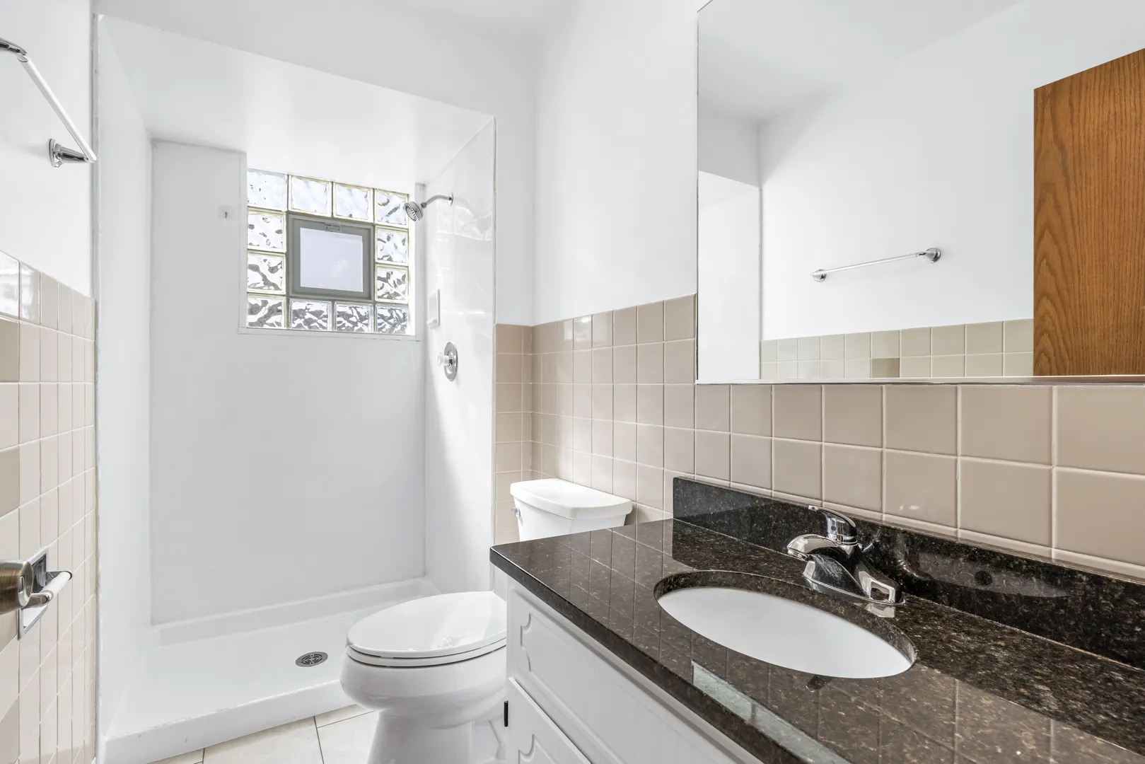 6617 N Northwest Highway 3 IL