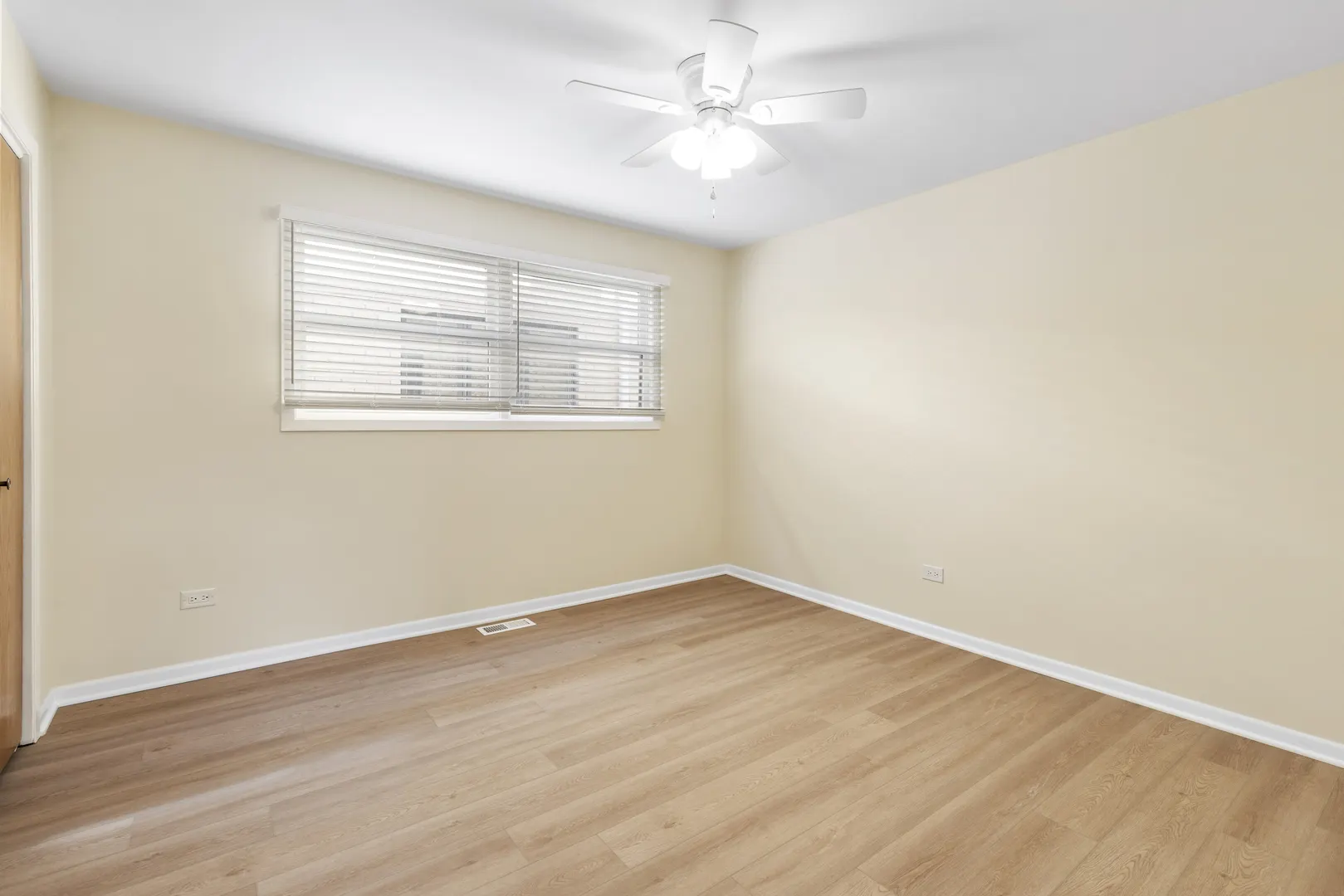 6617 N Northwest Highway 3 IL