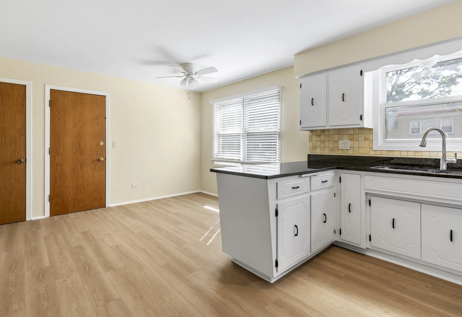 6617 N Northwest Highway 3 IL