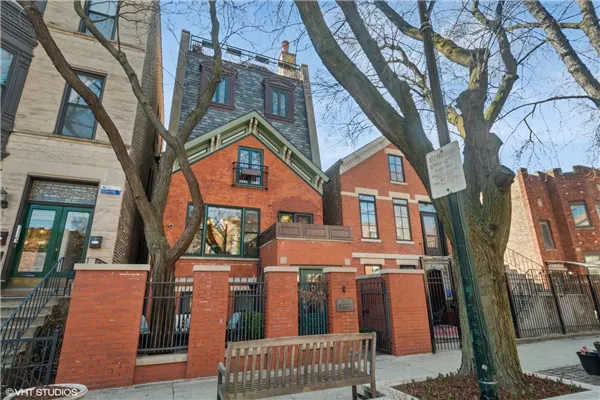 1934 N Bissell Street IL