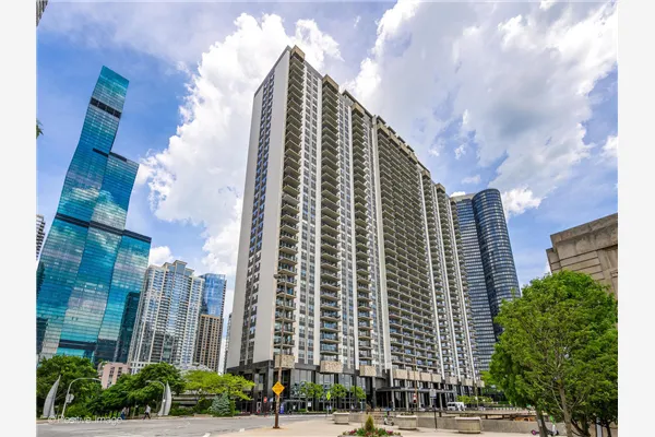 400 E Randolph Street IL #3715