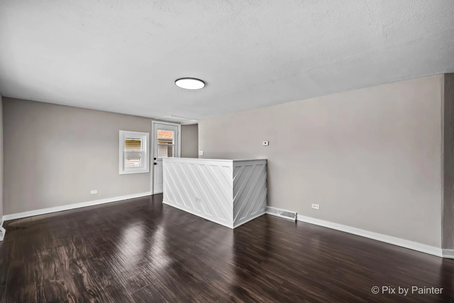 711 10th Avenue IL