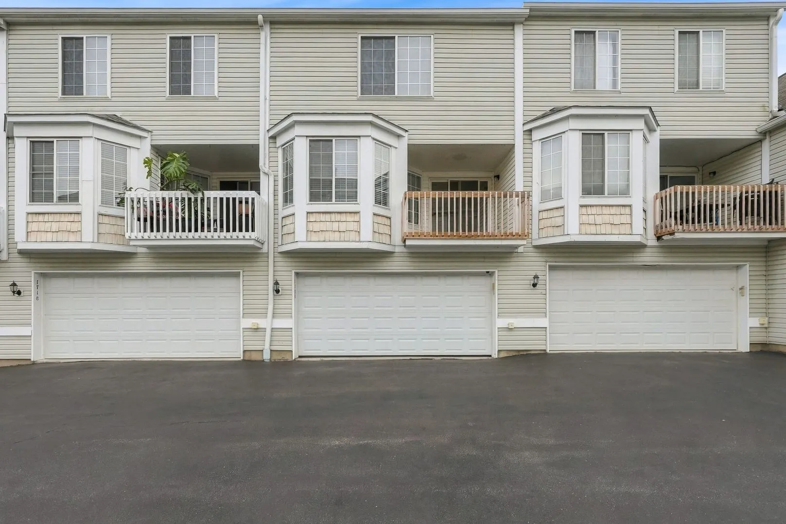 1720 Middlebury Drive IL
