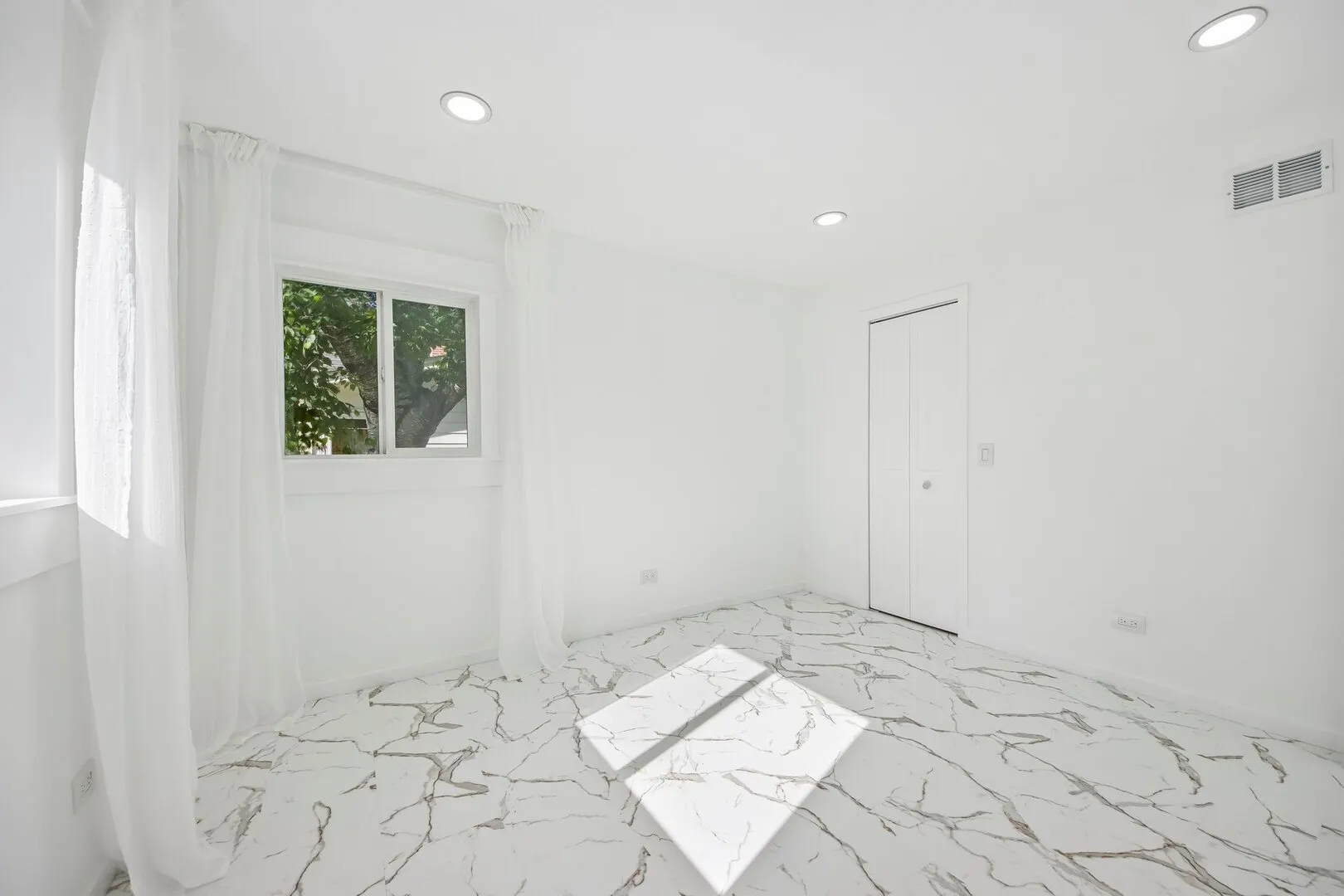 2804 Old Oak Drive IL