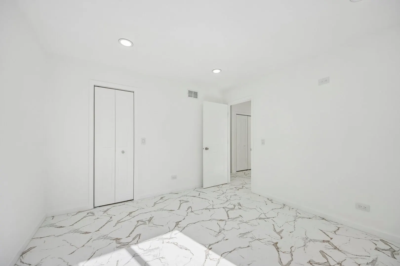 2804 Old Oak Drive IL