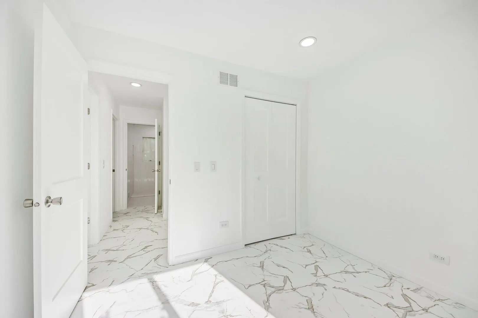 2804 Old Oak Drive IL