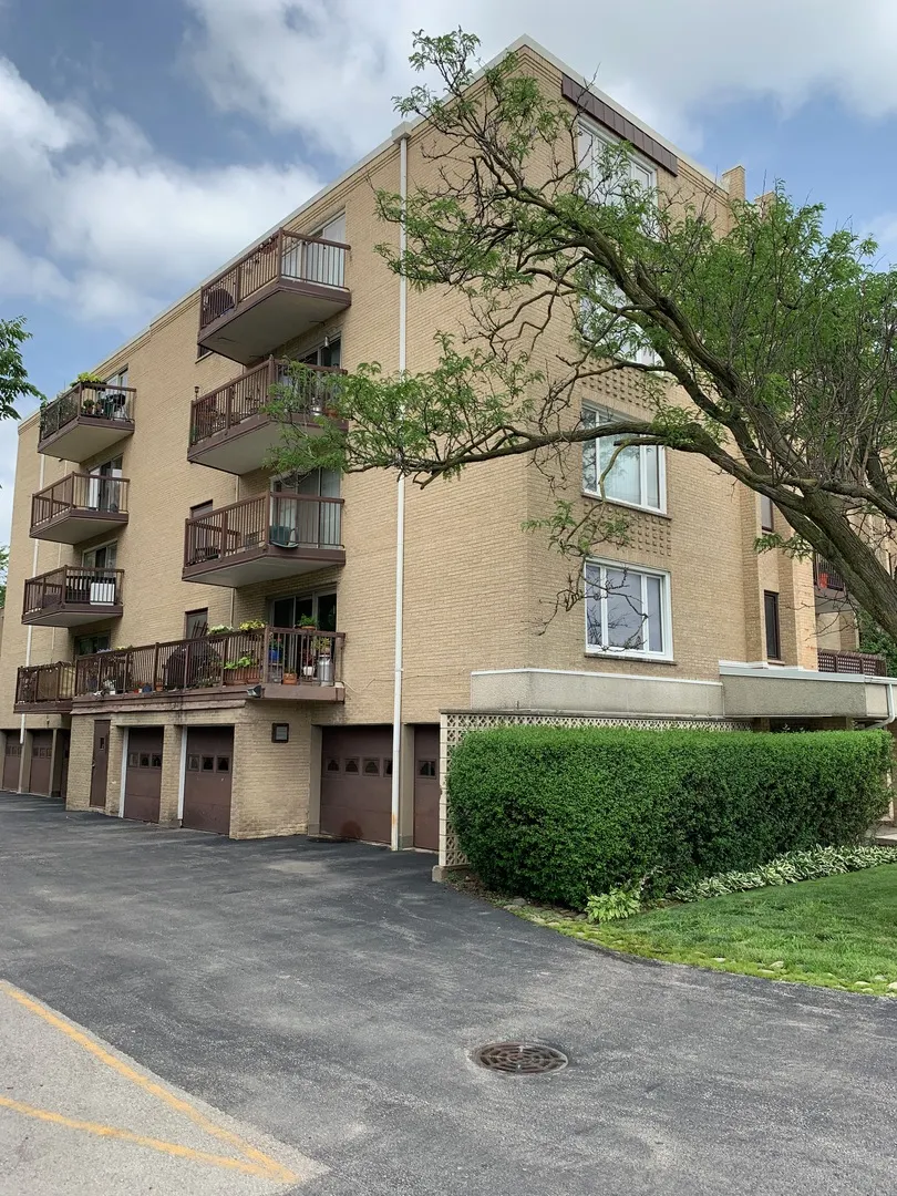 900 S River Road IL #4A