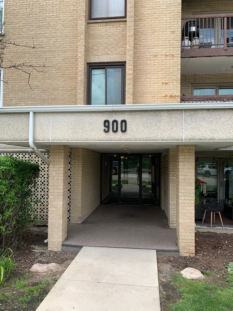 900 S River Road IL #4A