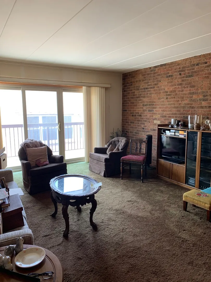 900 S River Road IL #4A