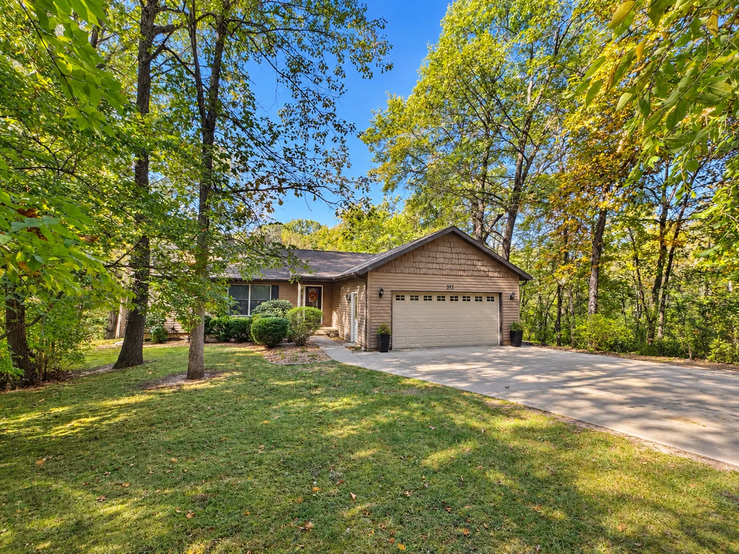 373 Lake Thunderbird Drive IL
