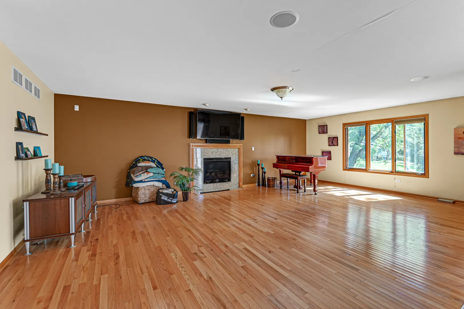 1301 Meyer Court IL